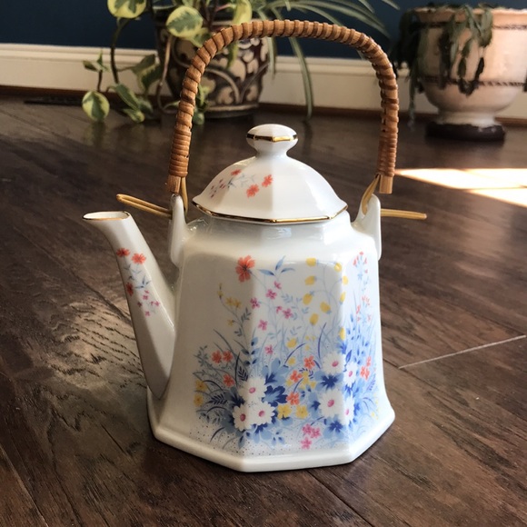 Floral Japanese Teapot - Picture 1 of 9